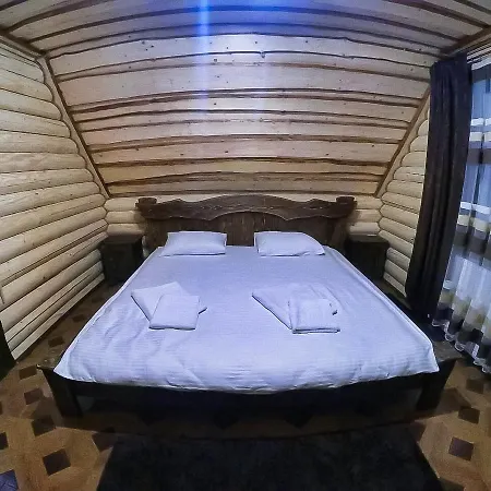 Hata Zustrich Деревянный коттедж Буковель