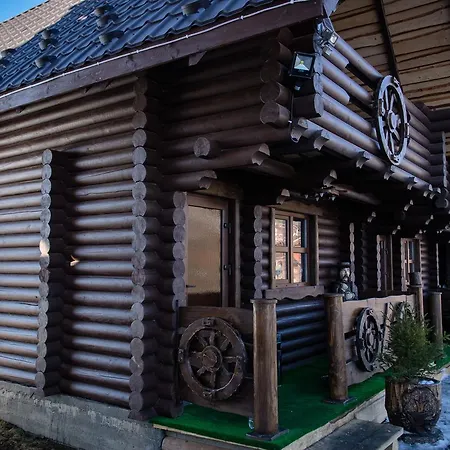 Деревянный коттедж Hata Zustrich *